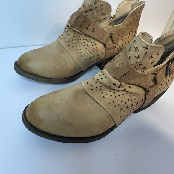 Pop Tan Ankle Boots - Picture 4 of 10